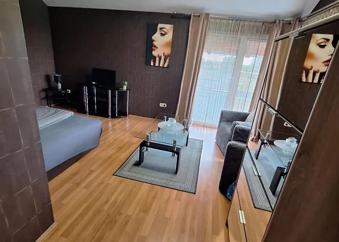 Velvet * Hegyeshalom