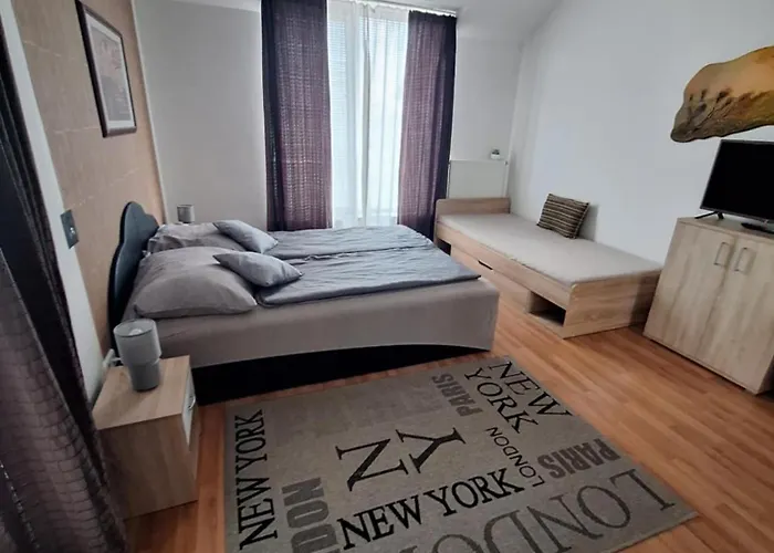 Velvet * Hegyeshalom